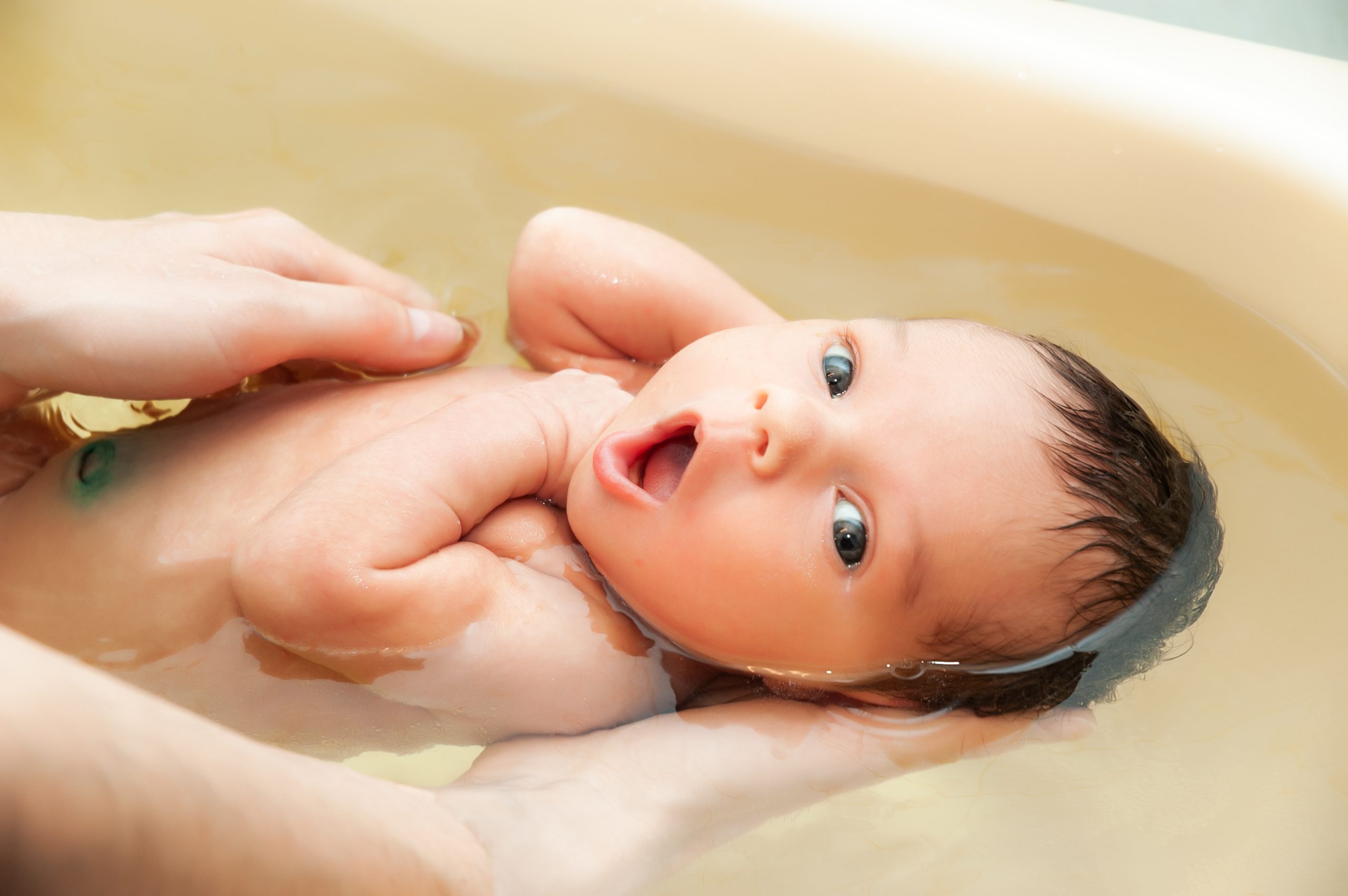 Small,Cute,Big-eyed,Beautiful,Baby,Bathes,In,Warm,Water,In